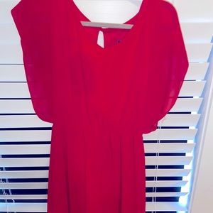 Beautiful red dress, naturally cinches at waist